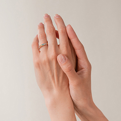 Золотое кольцо с дорожкой разноцветных натуральных камней к07526 №8