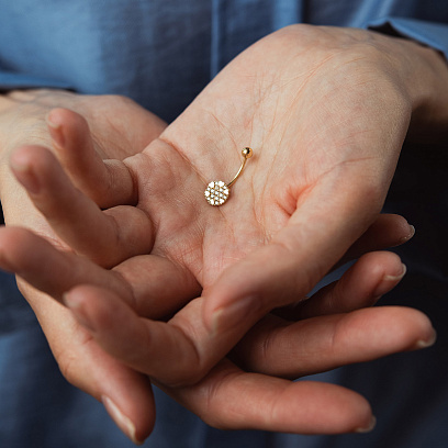 Золотой пирсинг в пупок "Сердечки" с фианитами пир00242 №2