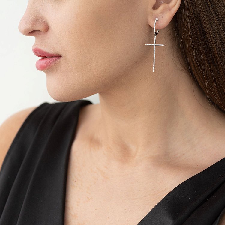 Золотые серьги "Кресты" с бриллиантами сб0072ch от ювелирного магазина Оникс - 1