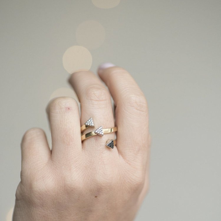 Золота каблучка з фіанітами "Стріли" к05377 від ювелірного магазину Онікс - 2