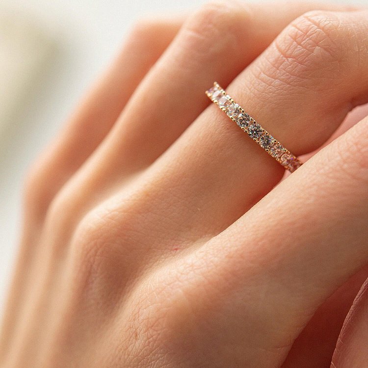 Кольцо "Paris" с дорожкой камней в красном золоте к07200 от ювелирного магазина Оникс - 6