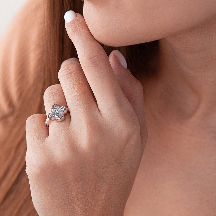 Золотое кольцо "Клевер" (фианиты) к04976 от ювелирного магазина Оникс - 1