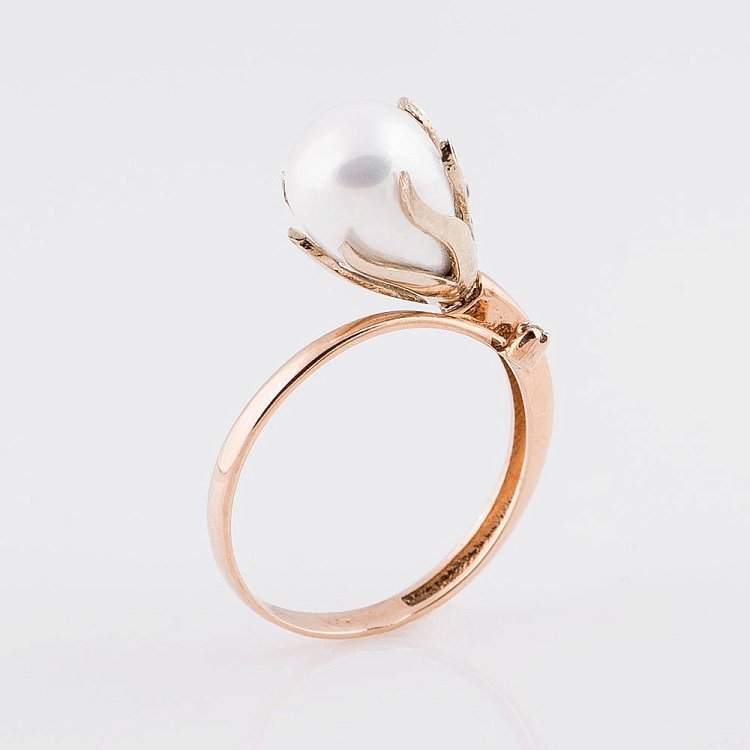 Золотое кольцо с искусственным жемчугом к03817 от ювелирного магазина Оникс - 2