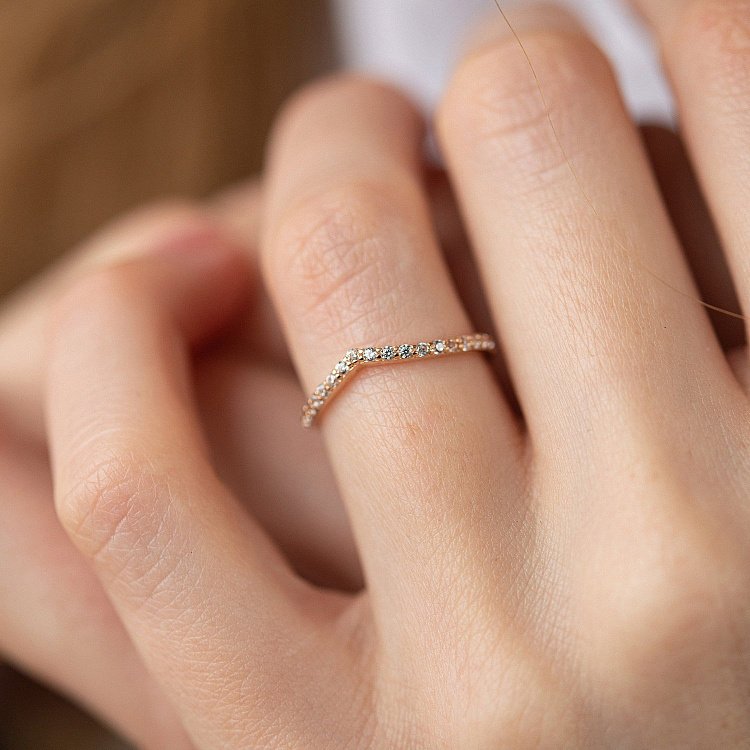 Каблучка "Особлива" з фіанітами (червоне золото) к07466 від ювелірного магазину Онікс - 5