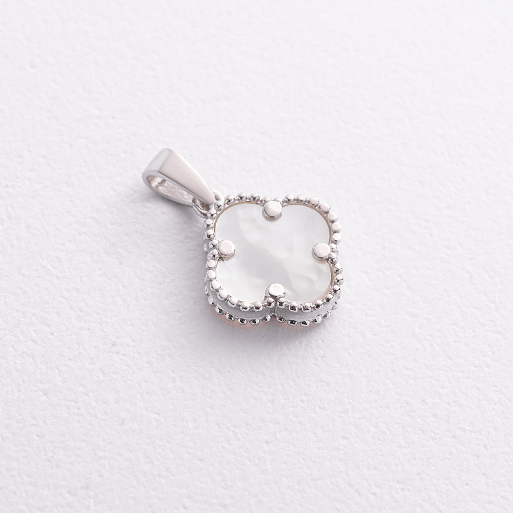 Серебряная подвеска "Клевер" с перламутром 133055 от ювелирного магазина Оникс