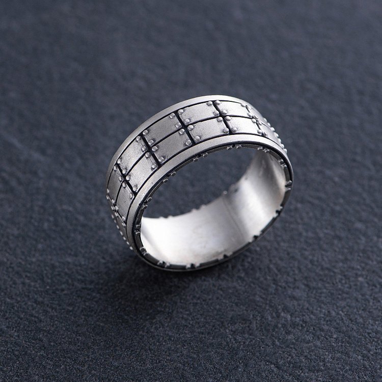 Чоловічий срібний перстень 7037 від ювелірного магазину Онікс