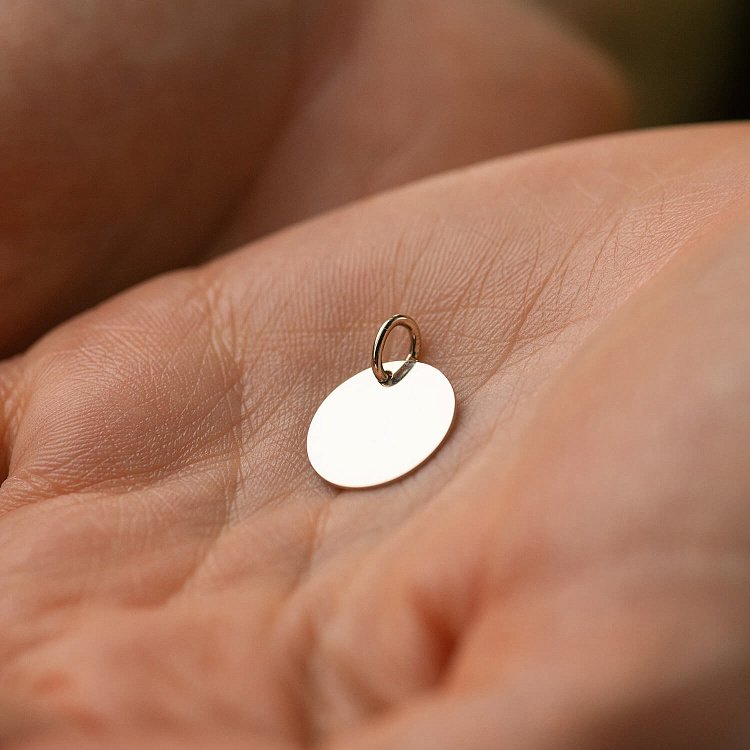 Кулон для гравировки в белом золоте (14 мм) п03519 от ювелирного магазина Оникс - 6