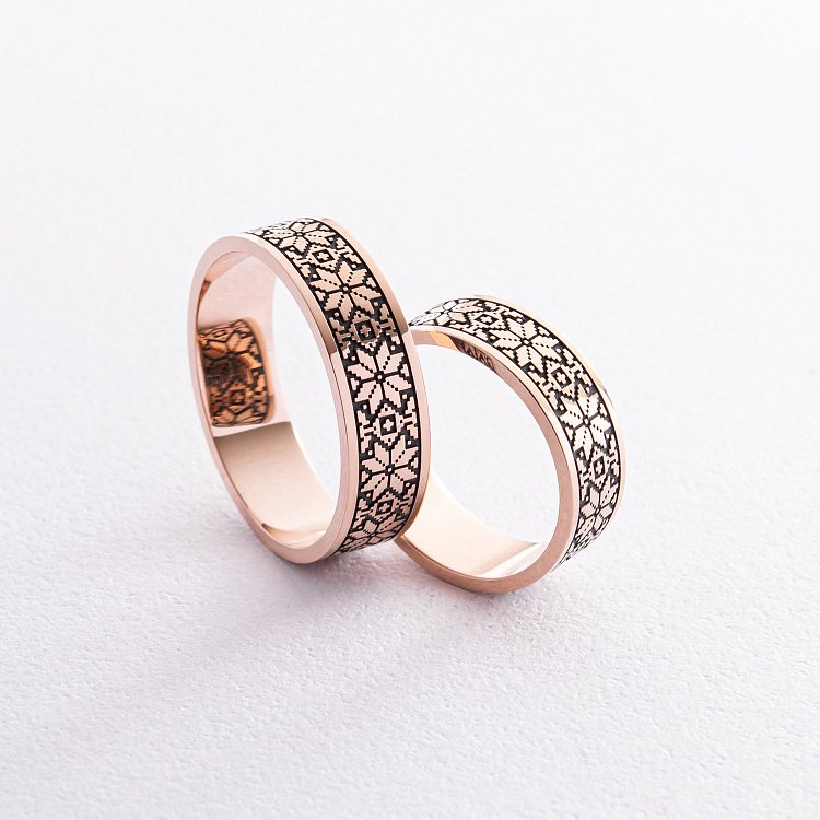 Золота обручка "Вишиванка" з чорнінням 28642400 від ювелірного магазину Онікс - 3