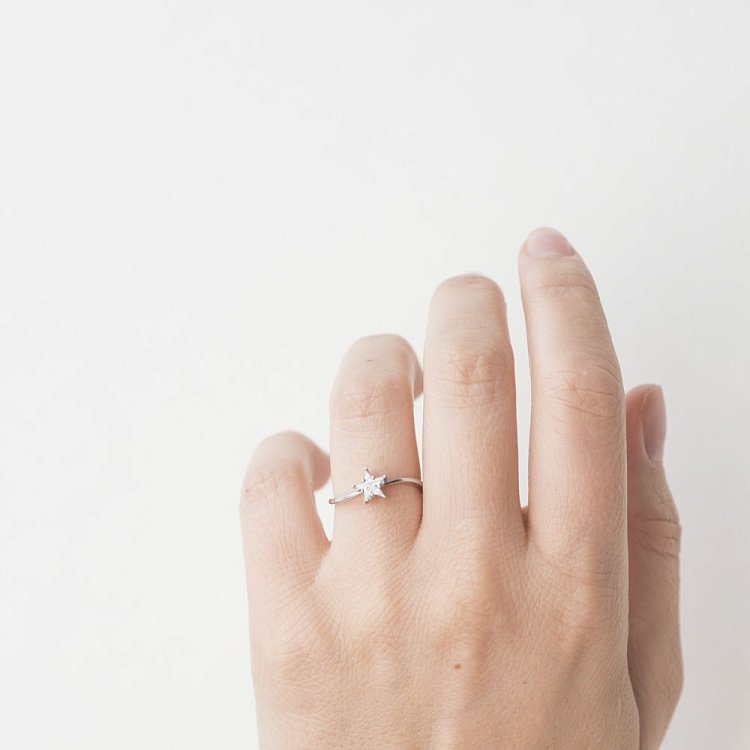 Золотое кольцо "Звезда" с бриллиантом к147 от ювелирного магазина Оникс - 3