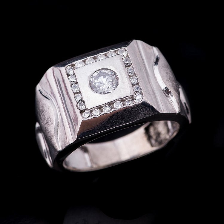 Срібна печатка з фіанітом 111405 від ювелірного магазину Онікс