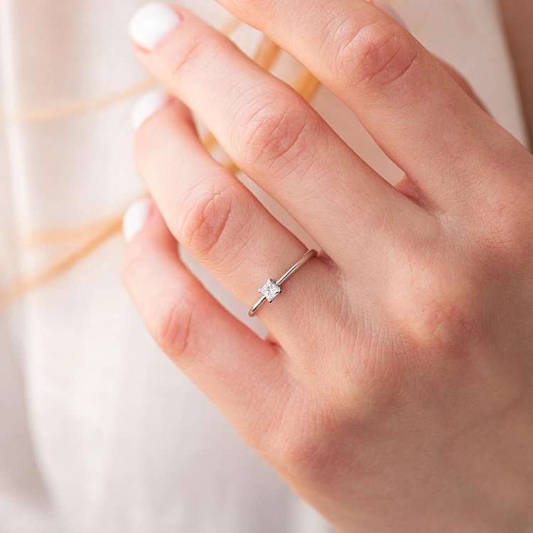 Помолвочное золотое кольцо с бриллиантом 225811121 от ювелирного магазина Оникс - 2