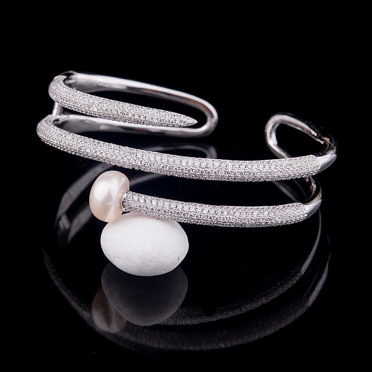 Срібний браслет з культивованими прісноводним перлами і фіанітами 141011 від ювелірного магазину Онікс