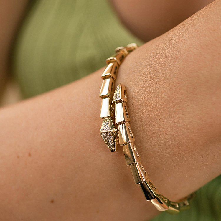 Жорсткий браслет "Змія" у жовтому золоті (фіаніти) б05272 від ювелірного магазину Онікс - 8