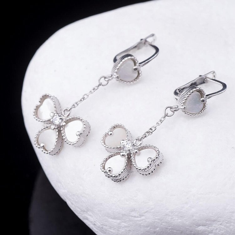 Сережки "Конюшина" (перламутр, родій) 121596 від ювелірного магазину Онікс - 3