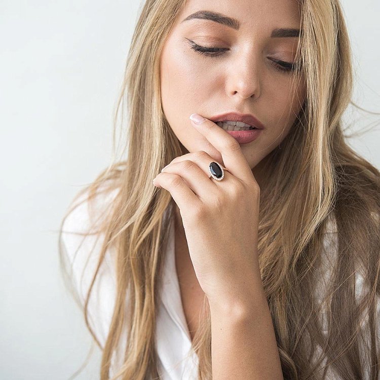 Золота каблучка (димчастий кварц, фіаніти) к05092 від ювелірного магазину Онікс - 5