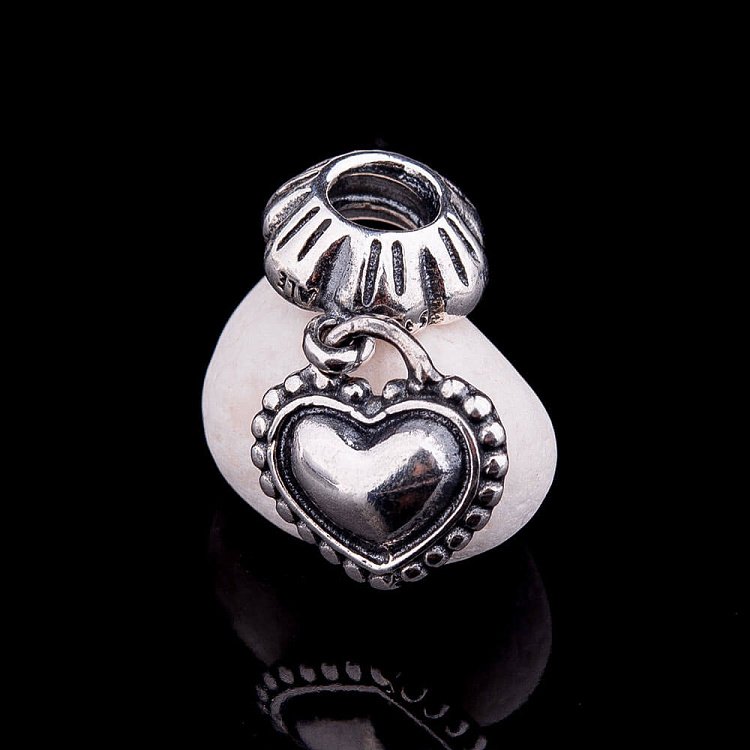 Серебряный шарм "Сердечко" 132093 Серебряный шарм "Сердечко" 132093 от ювелирного магазина Оникс