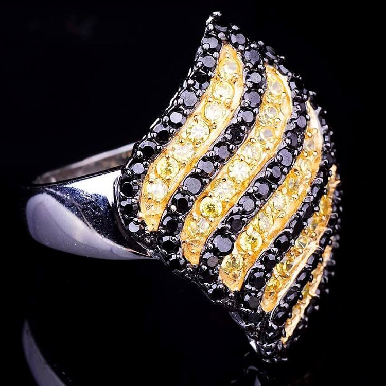 Срібний перстень з фіанітами 11377 від ювелірного магазину Онікс