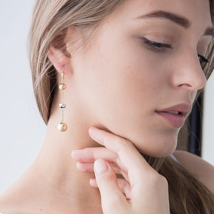 Золотые серьги "Шарики" с03831 от ювелирного магазина Оникс