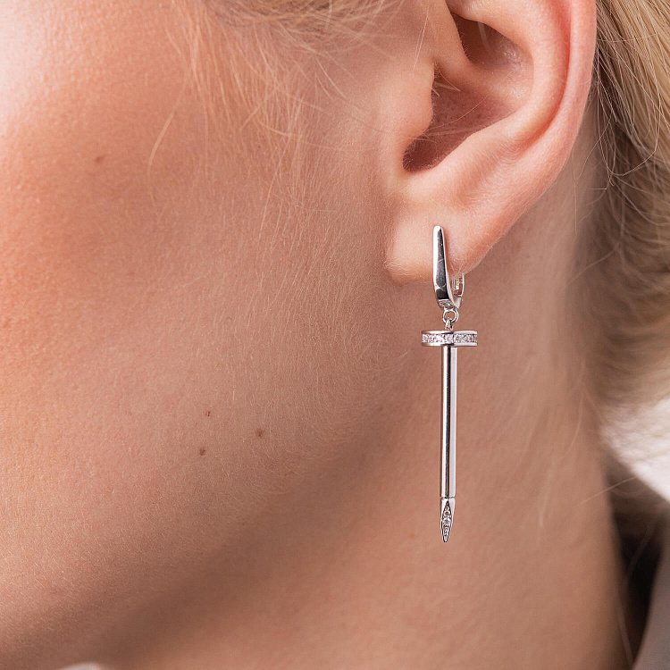 Сережки "Цвях" у білому золоті (фіаніти) с07869 від ювелірного магазину Онікс - 1