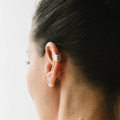 Срібна сережка-каффа "Sex is art" (матова) 122703s №2