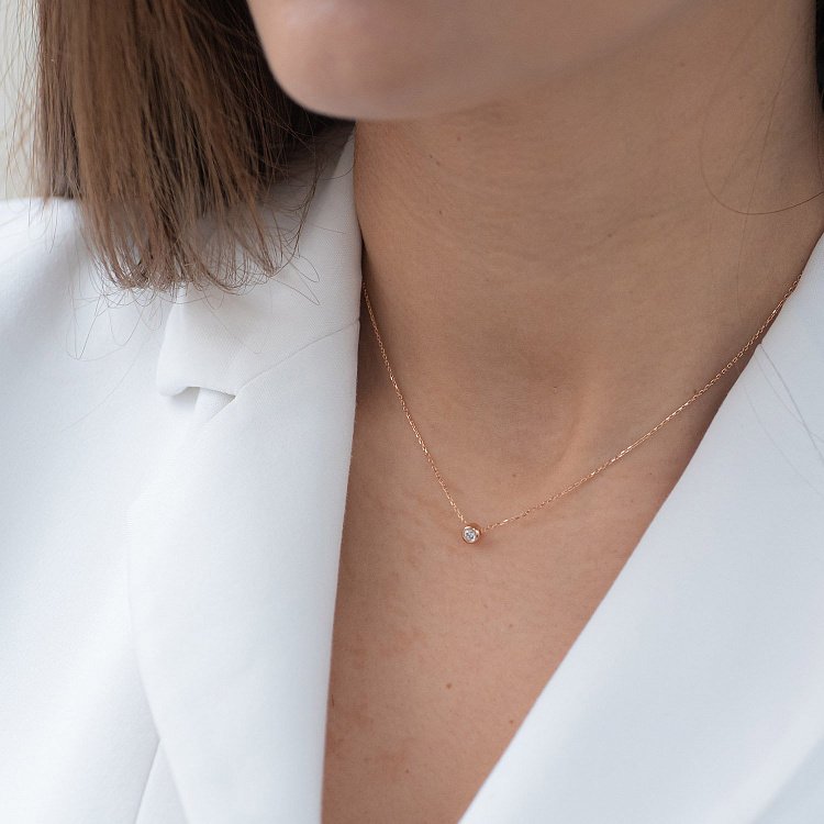 Золотое колье с одним фианитом "Минимализм" кол00719 от ювелирного магазина Оникс - 1