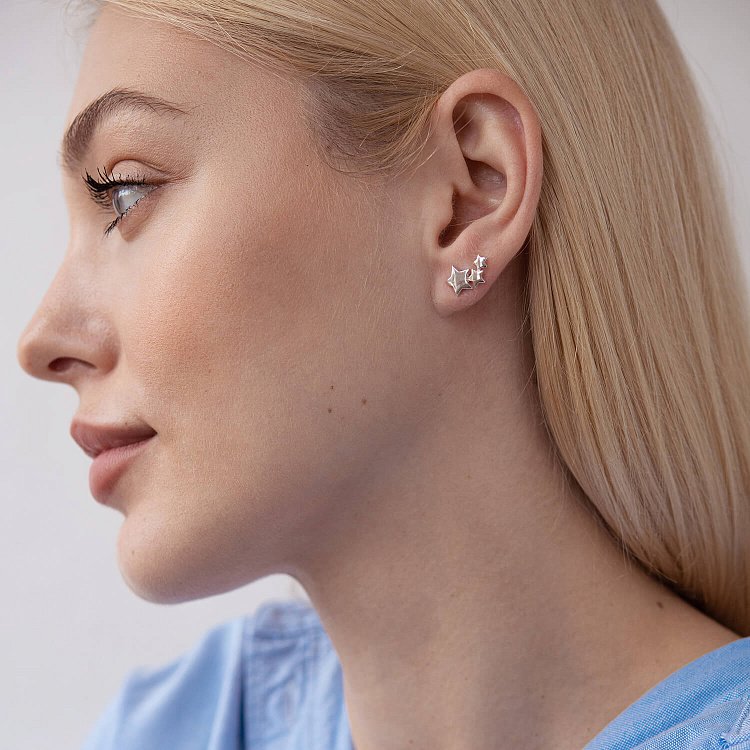 Серебряные серьги - пусеты "Звездочки" 123210 от ювелирного магазина Оникс - 1