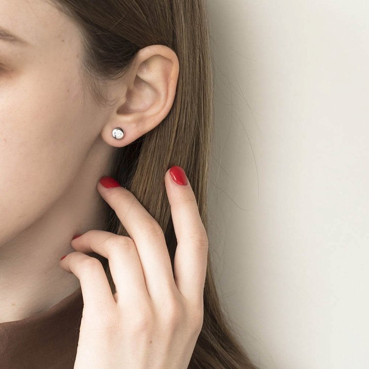 Срібні сережки-пусети (фіаніт) 122360 від ювелірного магазину Онікс - 1