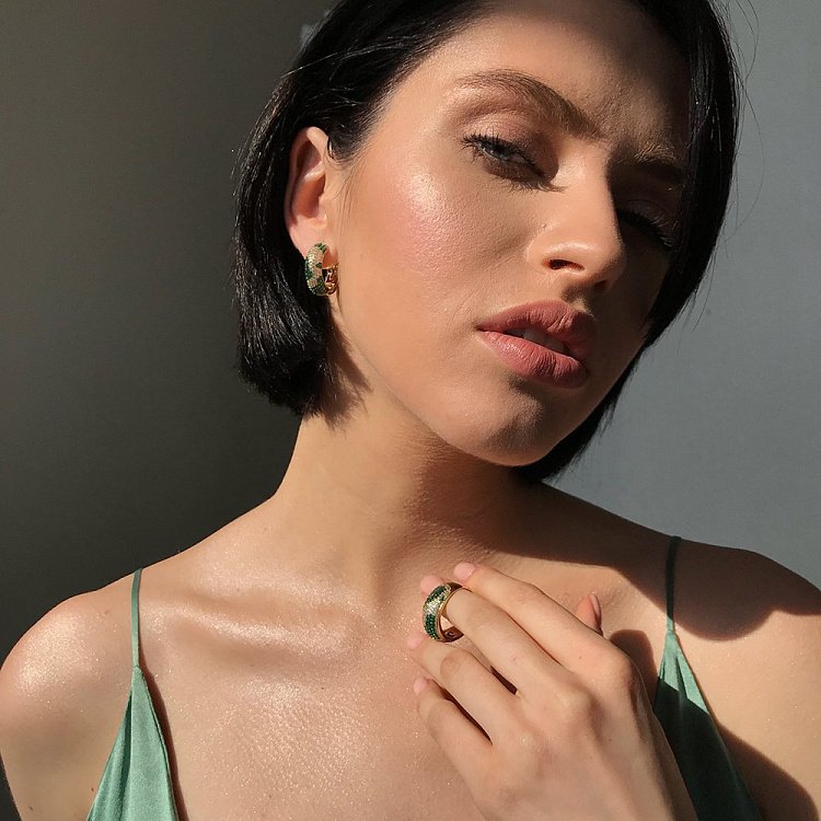 Золота каблучка "Мозаїка" з фіанітами к06022 від ювелірного магазину Онікс - 1