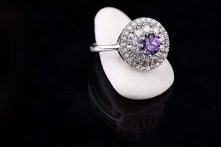 Кольцо (синтетическая шпинель, фианиты) к01 от ювелирного магазина Оникс - 1