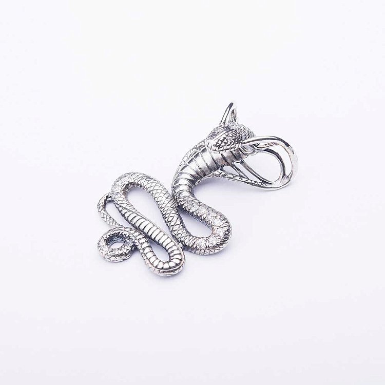 Серебряная подвеска "Кобра"(фианитами) 131176 от ювелирного магазина Оникс - 2