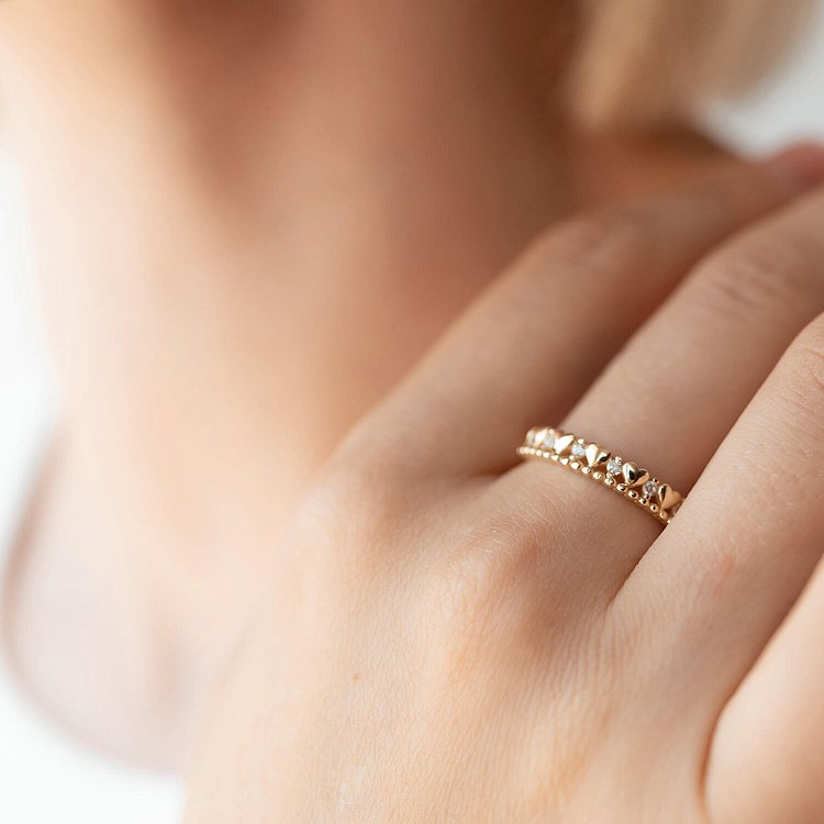 Каблучка "Сердечки" в жовтому золоті (фіаніти) к07060 від ювелірного магазину Онікс - 3