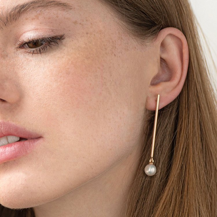 Сережки "Грація" в червоному золоті з перлами с06933 від ювелірного магазину Онікс