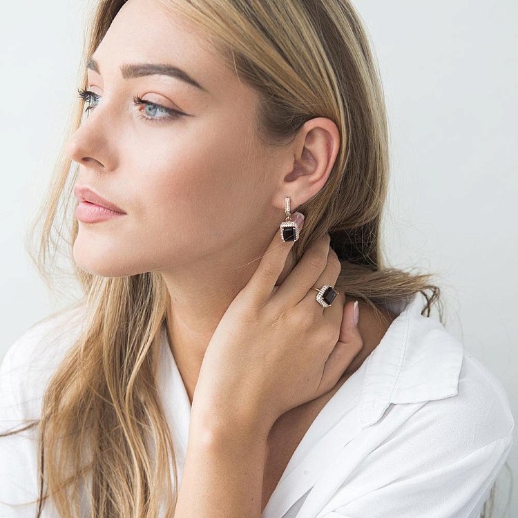 Золотые серьги (пироп, фианиты) с01490 от ювелирного магазина Оникс - 2