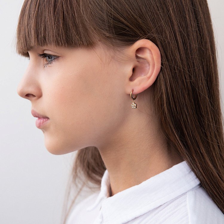 Золотые детские серьги "Цветочек" с04811 от ювелирного магазина Оникс - 1