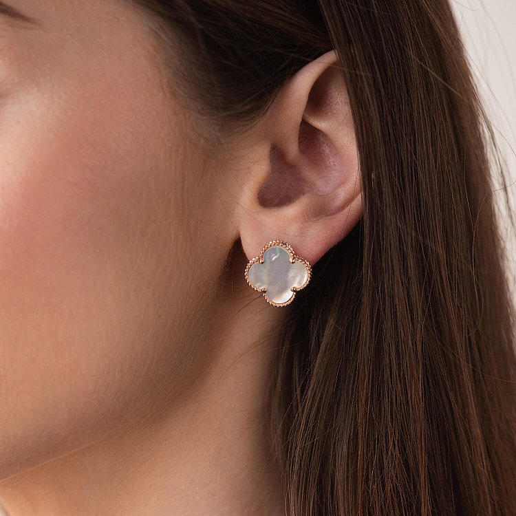 Серьги "Клевер" в красном золоте (перламутр) с07909 от ювелирного магазина Оникс