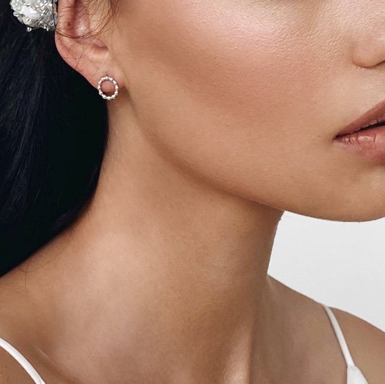 Сережки-пусети "Гармонія" в білому золоті с06903 від ювелірного магазину Онікс