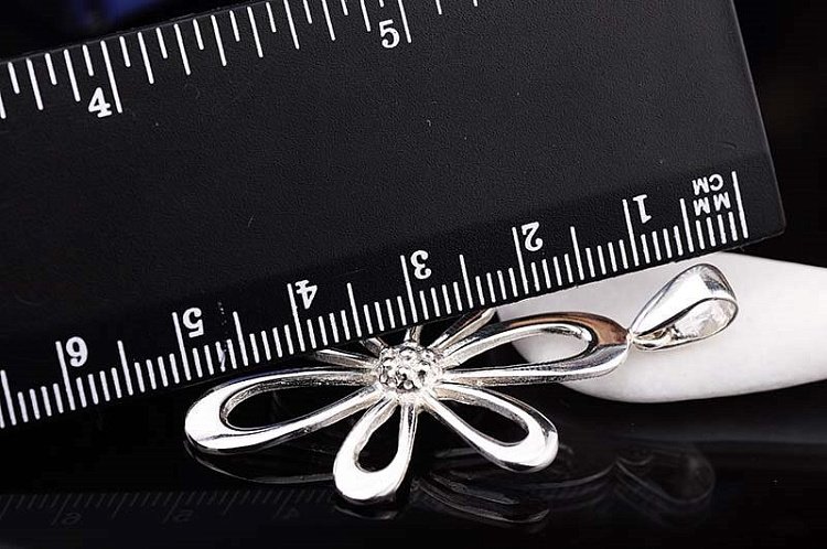 Серебряная подвеска "Цветочек" 13571а - 1 Серебряная подвеска "Цветочек" 13571а от ювелирного магазина Оникс - 1