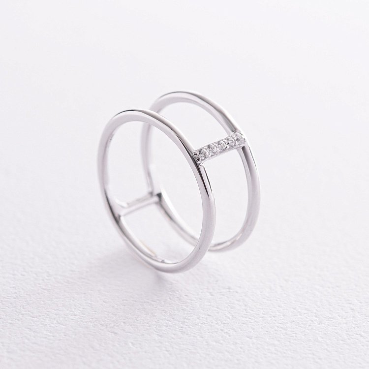 Серебряное кольцо с фианитами 901-01008 от ювелирного магазина Оникс