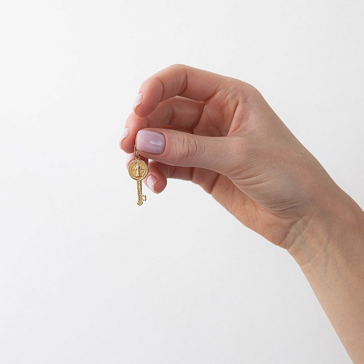 Золота підвіска - ключ "Святий Бенедикт" п03281 від ювелірного магазину Онікс - 1