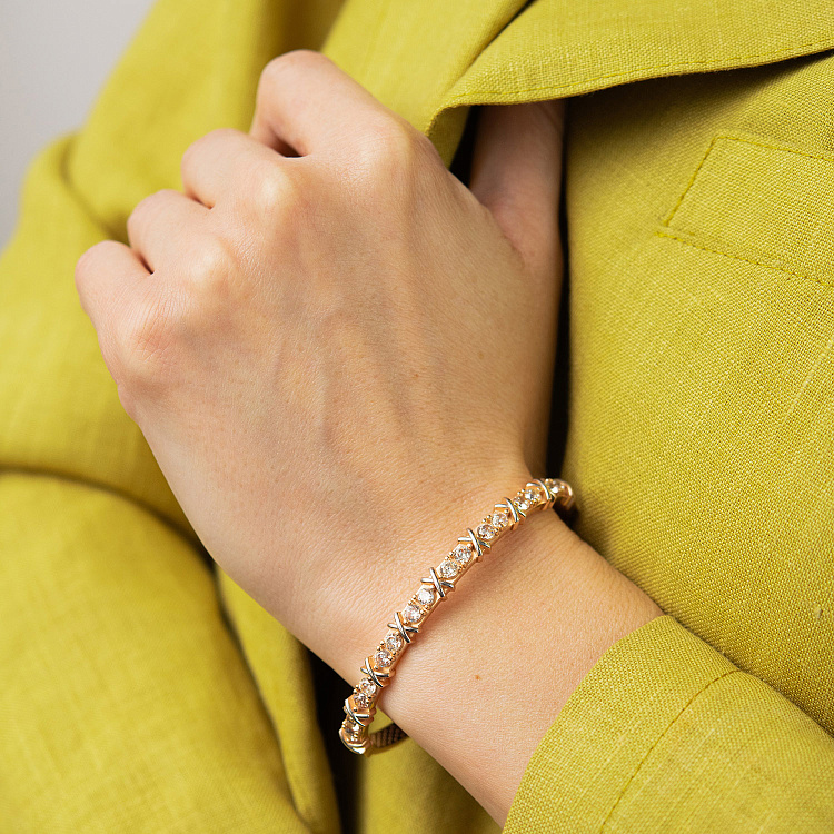 Жорсткий браслет "Rosie" з фіанітами (червоне золото) б05727 від ювелірного магазину Онікс - 1