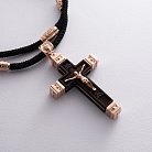 Мужской православный крест из эбенового дерева и золота на шнурке кол02416 от ювелирного магазина Оникс