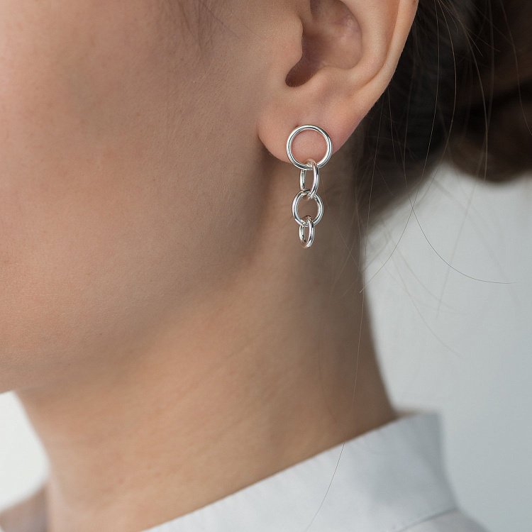 Срібні сережки-пусети "Рішучість" 122592 від ювелірного магазину Онікс