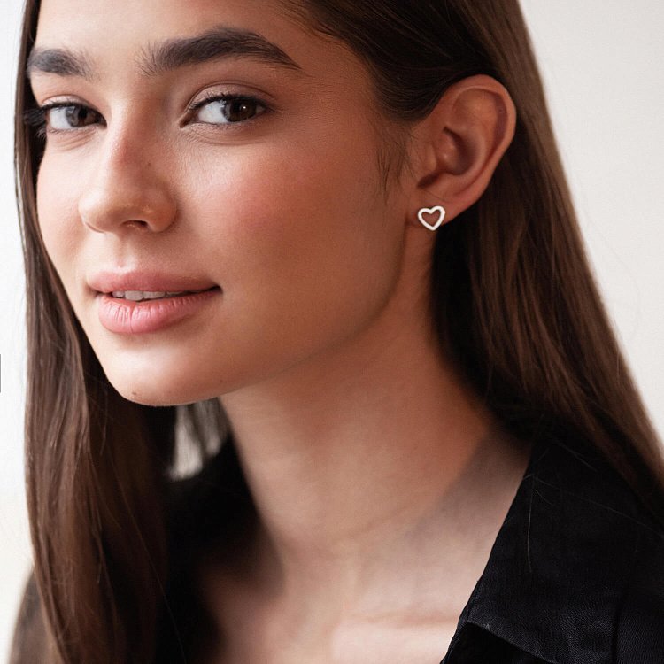 Серьги - пусеты "Сердечки" в белом золоте с08170 от ювелирного магазина Оникс - 1