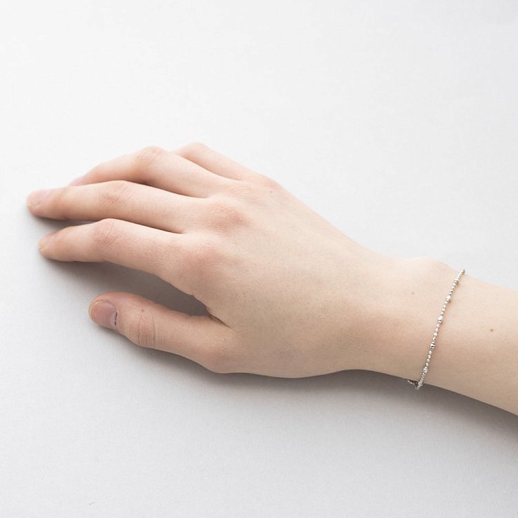 Серебряный браслет с шариками 141316 от ювелирного магазина Оникс - 1