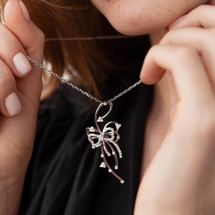 Золота підвіска "Бантик" з діамантами п708 від ювелірного магазину Онікс - 2