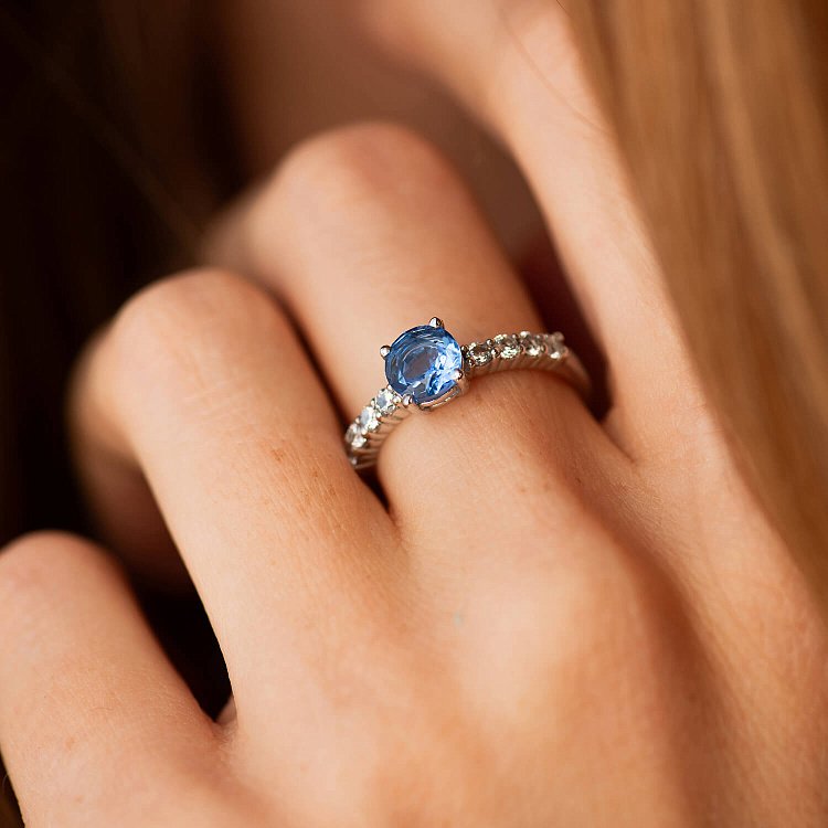 Серебряное кольцо с синт. танзанитом и фианитами 1846/1р-QTANZ от ювелирного магазина Оникс - 3