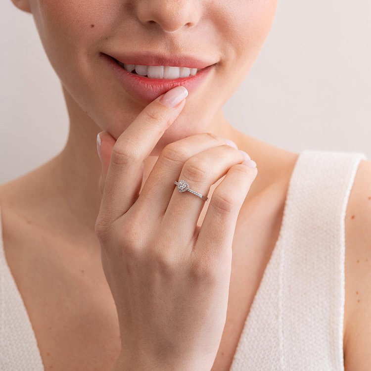 Помолвочное золотое кольцо "Сердечко" с бриллиантами 25301121 от ювелирного магазина Оникс - 6