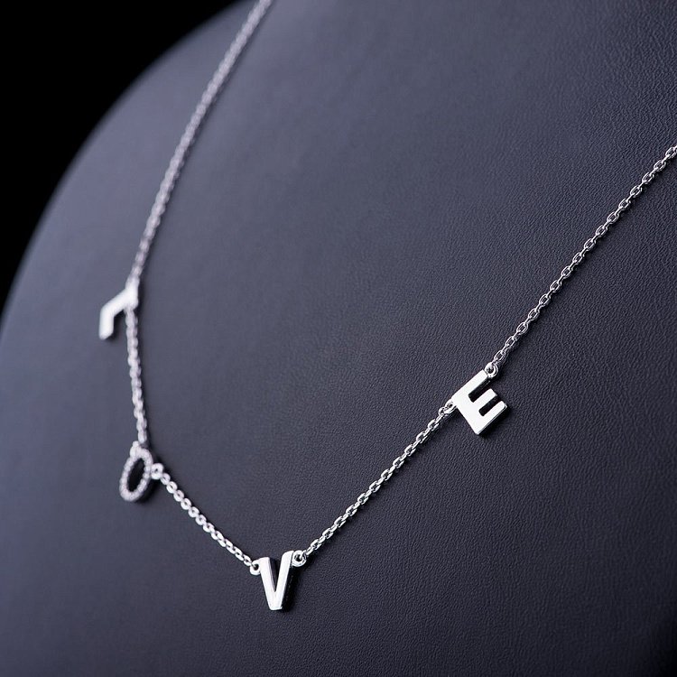 Срібне кольє "Love" з фіанітами 18490 від ювелірного магазину Онікс - 1