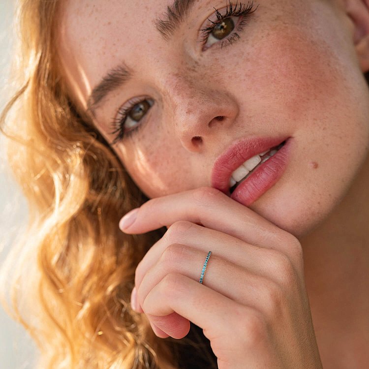 Золота каблучка з блакитними діамантами 226811121 від ювелірного магазину Онікс - 5