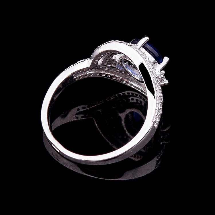 Каблучка з синтетичною шпинеллю синього кольору к018 від ювелірного магазину Онікс - 1